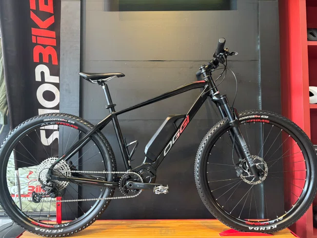 Bicicleta seminova a29 oggi bw 8.3 shimano deore 11v t-17 preto/vermelho
