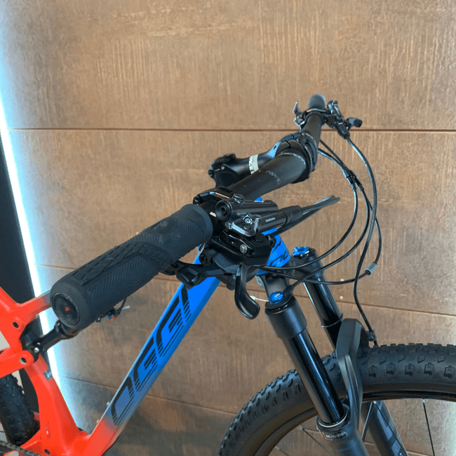 Bicicleta Oggi Cattura Pro Aro 29 XT 12v Azul e Vermelho - Seminova