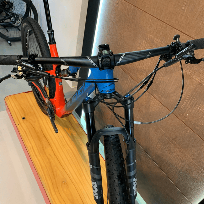 Bicicleta Oggi Cattura Pro Aro 29 XT 12v Azul e Vermelho - Seminova