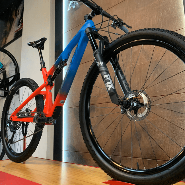 Bicicleta Oggi Cattura Pro Aro 29 XT 12v Azul e Vermelho - Seminova