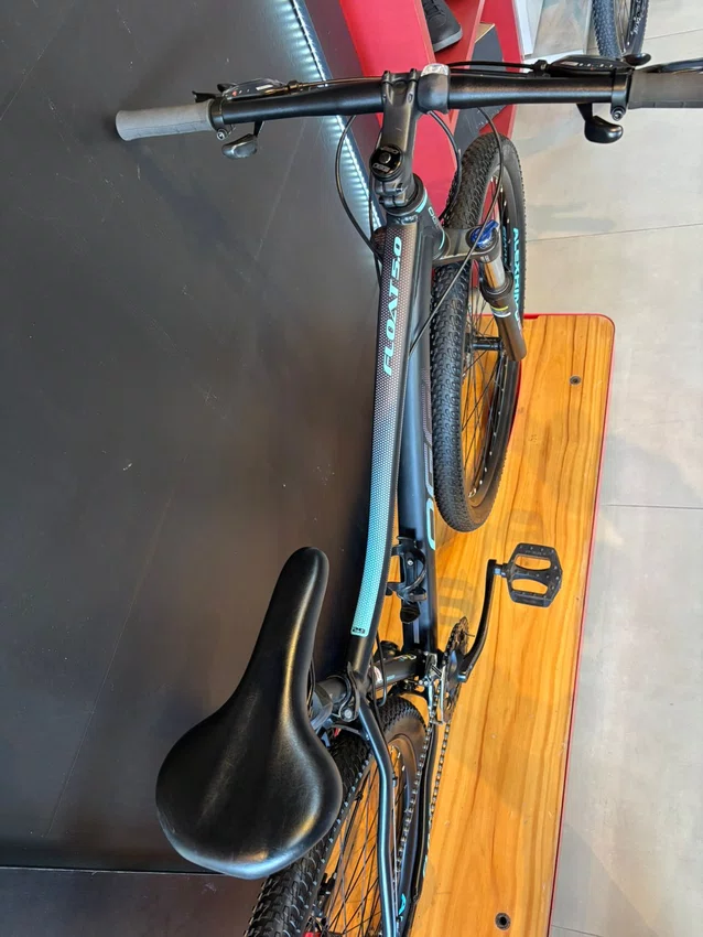 Bicicleta Seminova A29 Oggi Float 5.0 Shimano Tourney 24V t-17 Preto/Azul/Roxa