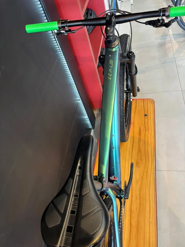 Bicicleta seminova a29 scoot 965 shimano slx 12v t-17 camaleão