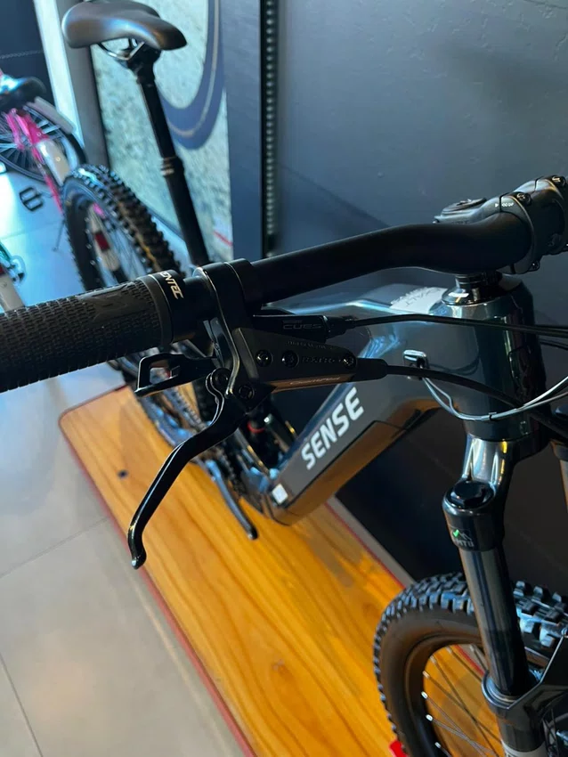 Bicicleta Sense Exalt E- trail Shimano Deore A29 11v Preta /Cinza Seminova