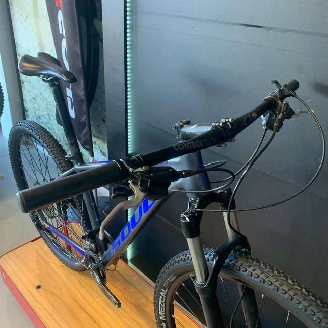 Bicicleta Soul SL Aro 29 529 Deore 20V Grafite e Azul - Seminova