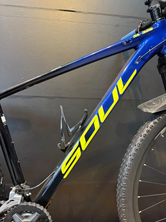 Bicicleta seminova a29 soul sl329 shimano alivio 18v t-17 azul/preto/verde