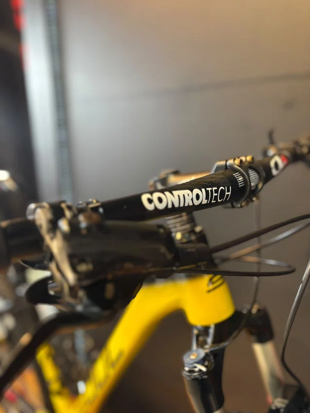Bicicleta seminova a29 soul sl829 sram nx 12v t-17 preto/amarelo