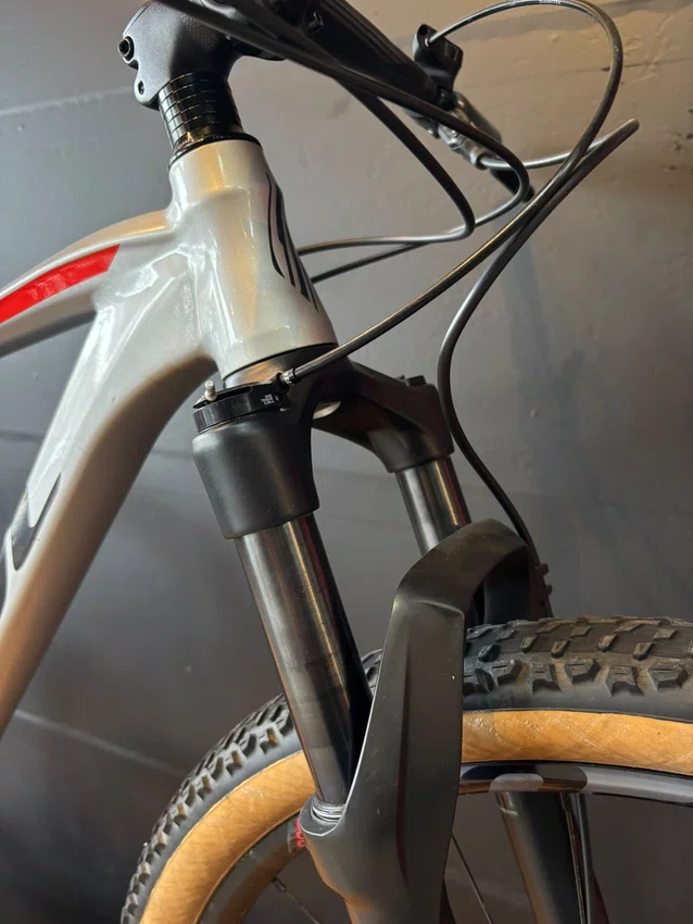 Bicicleta seminova a29 soul sl929 12v t-19 cinza/vermelho/preto
