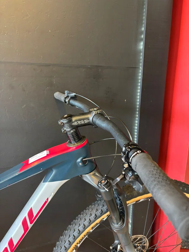 Bicicleta Seminova A29 Soul Vesuvio Sram Gx 12V T-17 Prata/Azul/Vermelho