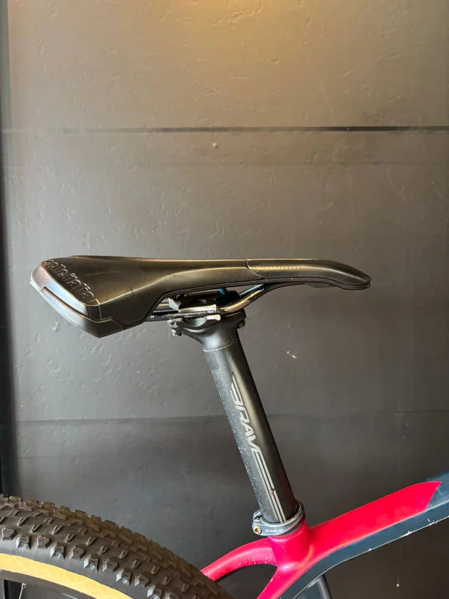 Bicicleta Seminova A29 Soul Vesuvio Sram Gx 12V T-17 Prata/Azul/Vermelho