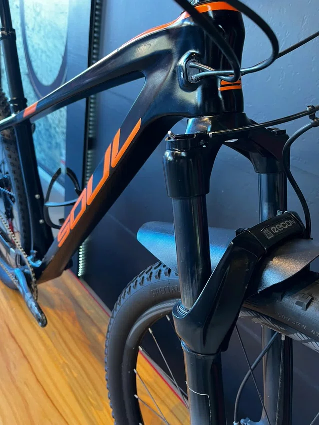 Bicicleta Seminova Soul Vesuvio Aro 29 SRAM NX 12v Preta/Laranja