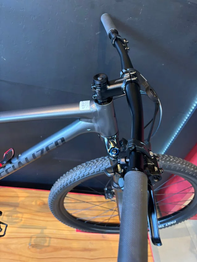 Bicicleta seminova a29 specialized chisel shimano deore 12v t-19 grafite/preto
