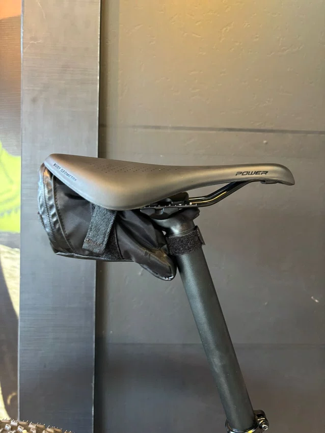 Bicicleta seminova a29 specialized chisel shimano deore 12v t-19 grafite/preto