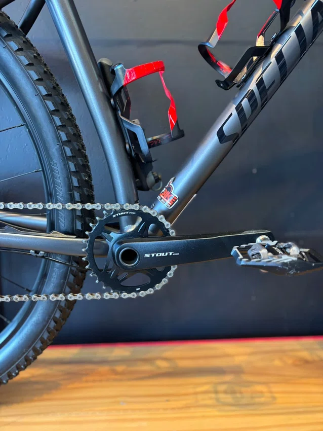Bicicleta seminova a29 specialized chisel shimano deore 12v t-19 grafite/preto