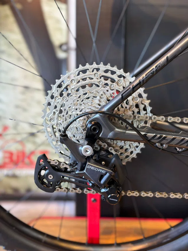 Bicicleta seminova a29 specialized chisel shimano deore 12v t-19 grafite/preto