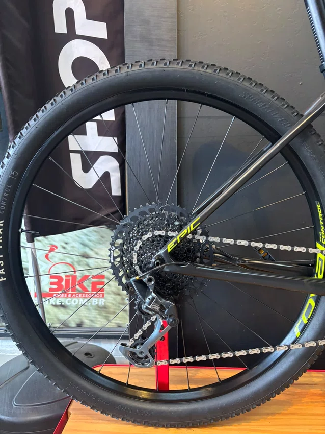 Bicicleta seminova a29 specialized epic gx t-17 12v preto/verde
