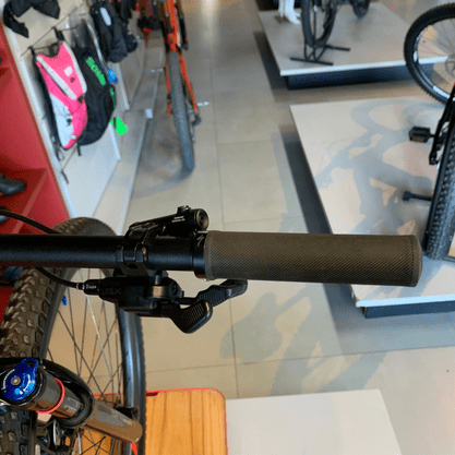 Bicicleta Specialized Epic Race Full Comp Carbon Aro 29 SLX 12v 2021 Vermelho e Branco -  Seminova