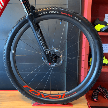 Bicicleta Specialized Epic Race Full Comp Carbon Aro 29 SLX 12v 2021 Vermelho e Branco -  Seminova