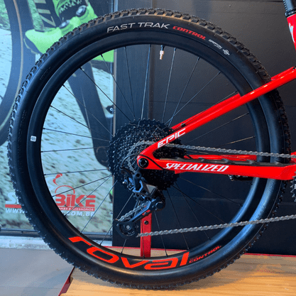 Bicicleta Specialized Epic Race Full Comp Carbon Aro 29 SLX 12v 2021 Vermelho e Branco -  Seminova
