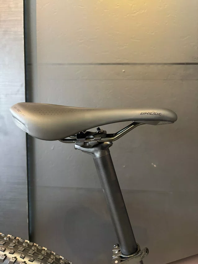Bicicleta seminova a29 specialized rockhopper deore 12v t-19 cinza/branco