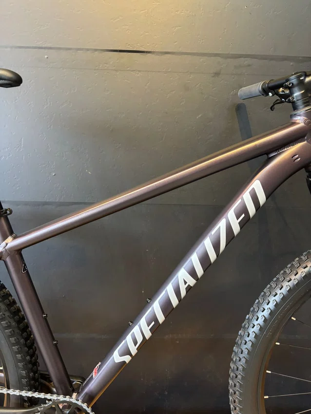 Bicicleta seminova a29 specialized rockhopper deore 12v t-19 cinza/branco