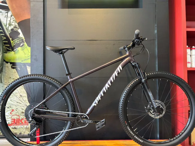 Bicicleta seminova a29 specialized rockhopper deore 12v t-19 cinza/branco