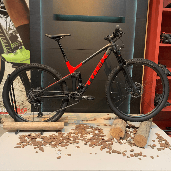 Bicicleta Trek Top Fuel 8 Aro 29 NX 12v Preto e Vermelho - Seminova