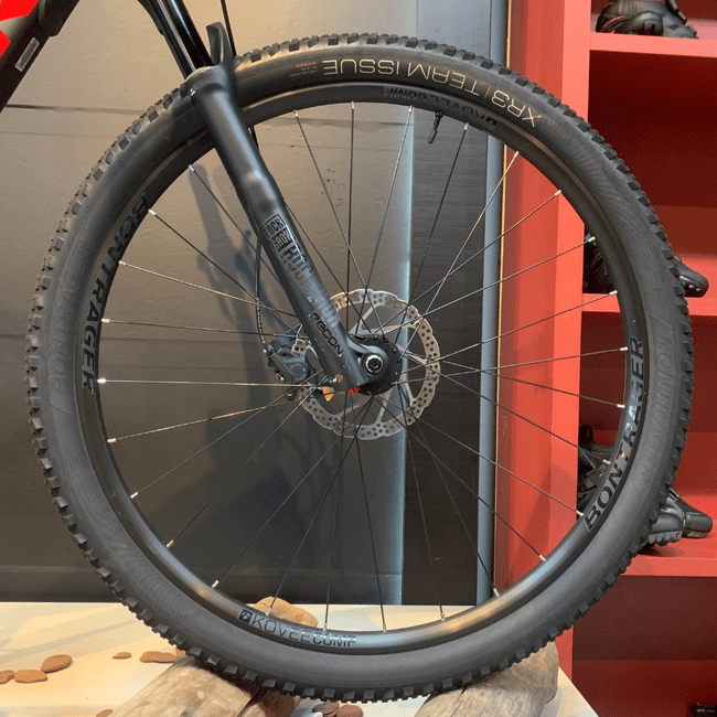Bicicleta Trek Top Fuel 8 Aro 29 NX 12v Preto e Vermelho - Seminova