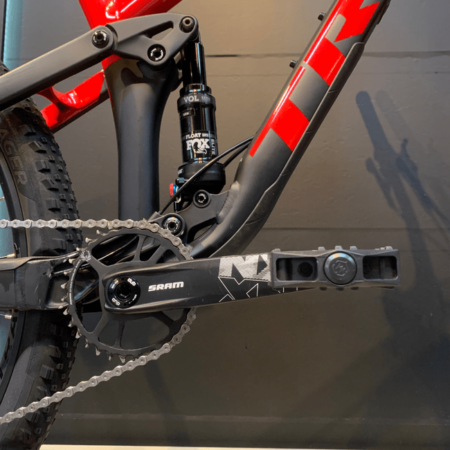 Bicicleta Trek Top Fuel 8 Aro 29 NX 12v Preto e Vermelho - Seminova