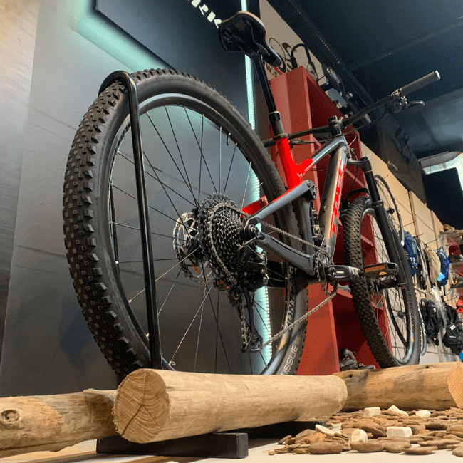 Bicicleta Trek Top Fuel 8 Aro 29 NX 12v Preto e Vermelho - Seminova