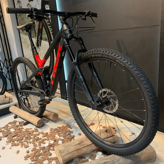 Bicicleta Trek Top Fuel 8 Aro 29 NX 12v Preto e Vermelho - Seminova