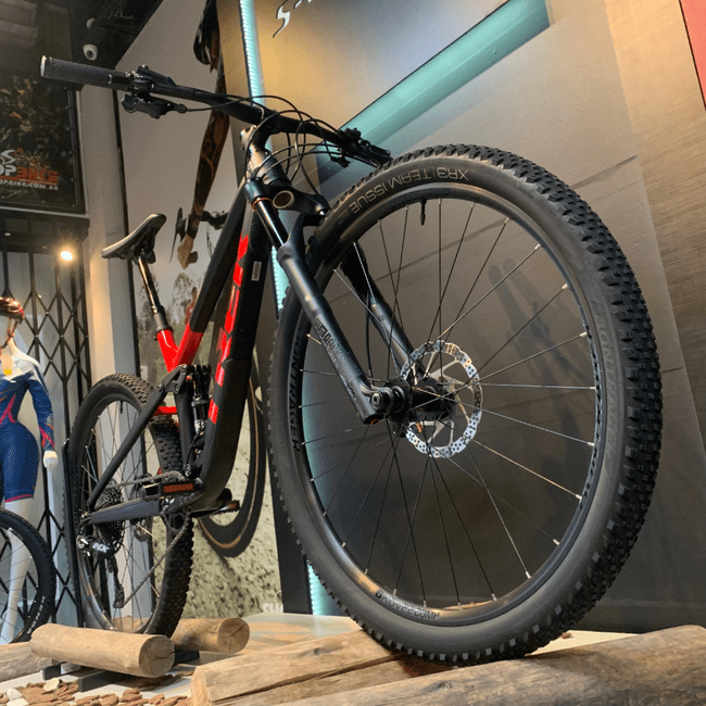 Bicicleta Trek Top Fuel 8 Aro 29 NX 12v Preto e Vermelho - Seminova