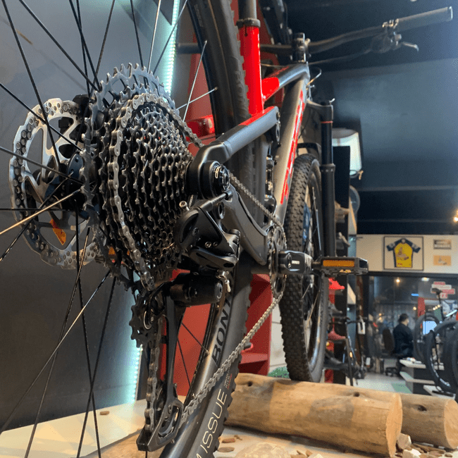 Bicicleta Trek Top Fuel 8 Aro 29 NX 12v Preto e Vermelho - Seminova