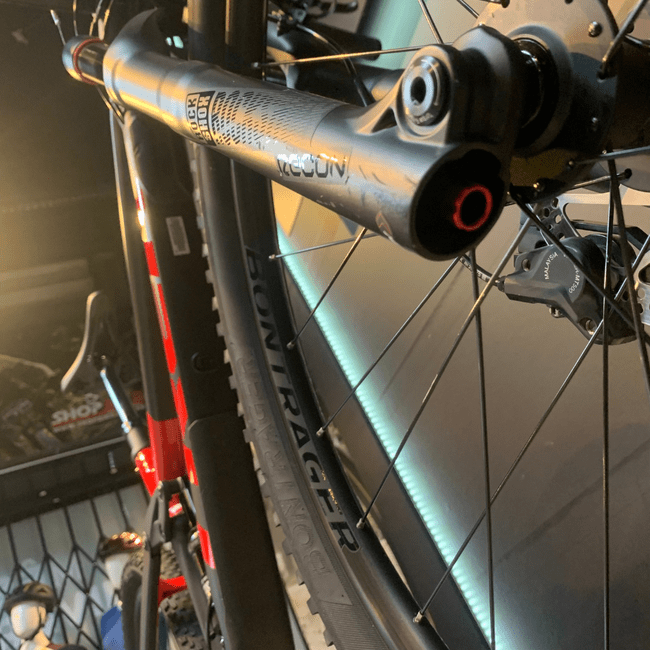 Bicicleta Trek Top Fuel 8 Aro 29 NX 12v Preto e Vermelho - Seminova
