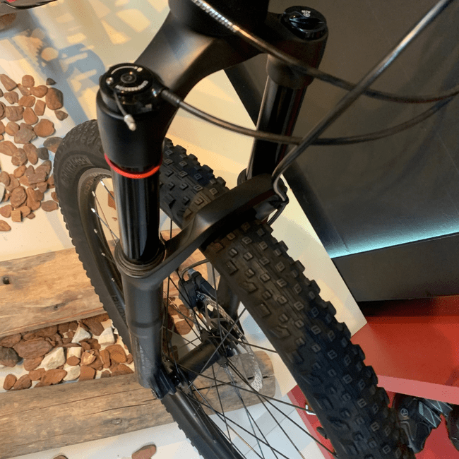 Bicicleta Trek Top Fuel 8 Aro 29 NX 12v Preto e Vermelho - Seminova