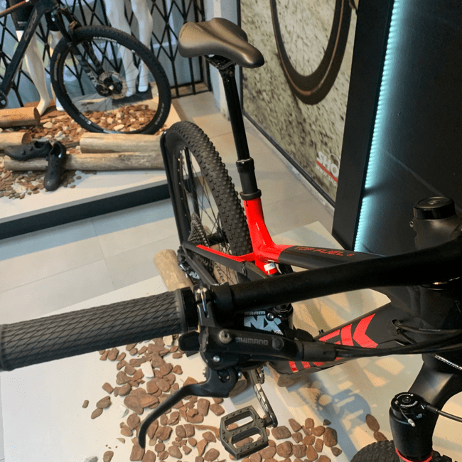 Bicicleta Trek Top Fuel 8 Aro 29 NX 12v Preto e Vermelho - Seminova