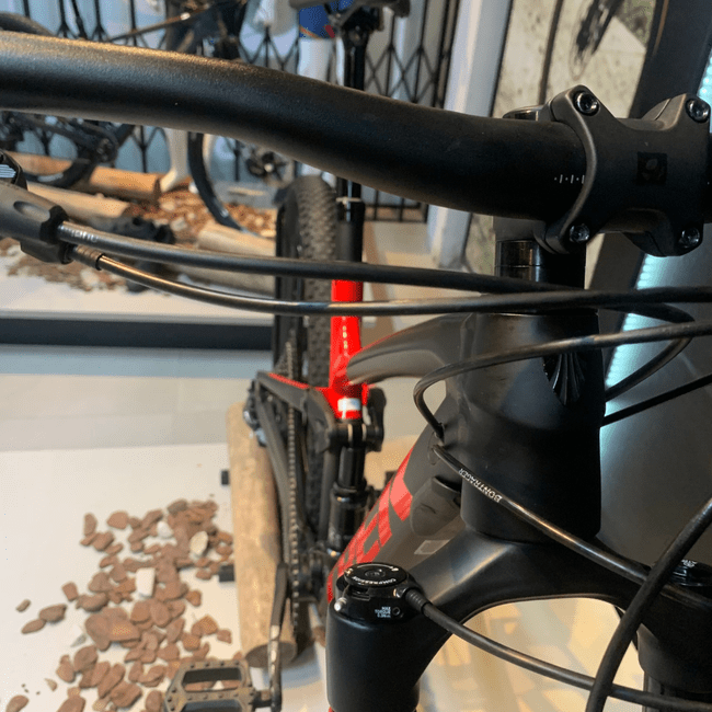 Bicicleta Trek Top Fuel 8 Aro 29 NX 12v Preto e Vermelho - Seminova