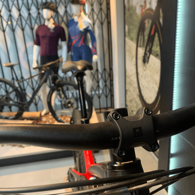 Bicicleta Trek Top Fuel 8 Aro 29 NX 12v Preto e Vermelho - Seminova