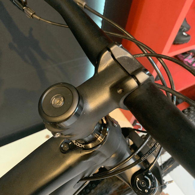 Bicicleta Trek Top Fuel 8 Aro 29 NX 12v Preto e Vermelho - Seminova