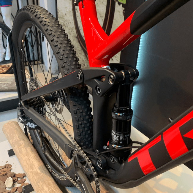 Bicicleta Trek Top Fuel 8 Aro 29 NX 12v Preto e Vermelho - Seminova