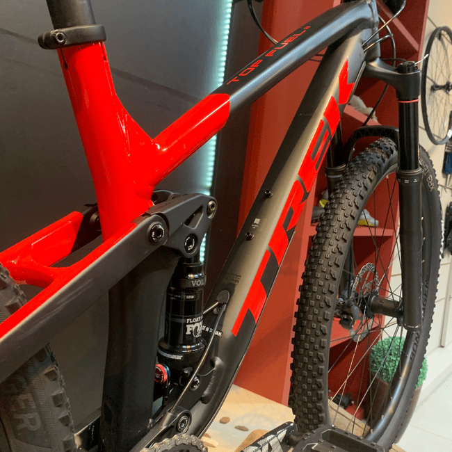 Bicicleta Trek Top Fuel 8 Aro 29 NX 12v Preto e Vermelho - Seminova