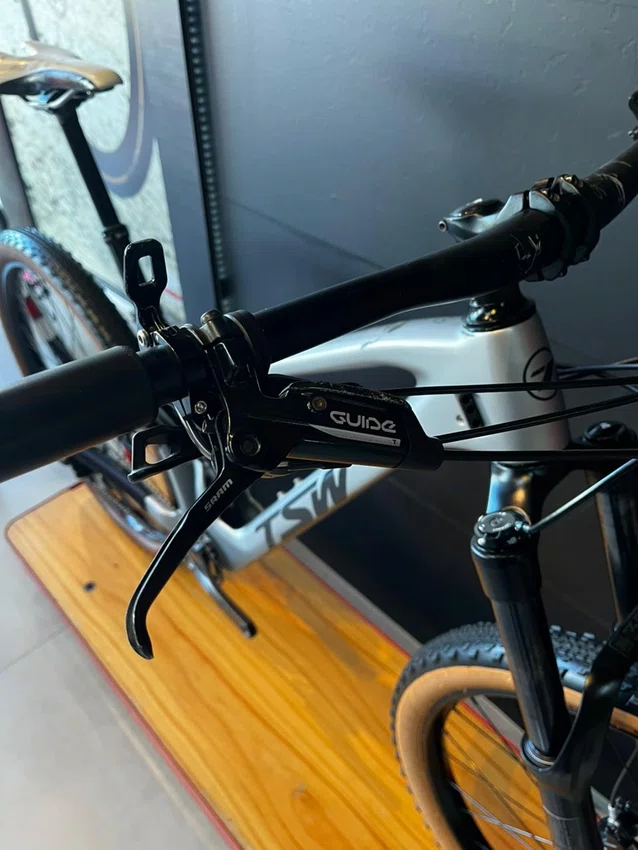Bicicleta seminova a29 tsw all quest shimano deore 12v t-17 cinza/prata