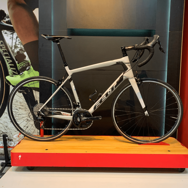 Bicicleta Felt Five 5 Aro 700 Shimano 105 22v Cinza e Preto - Seminova