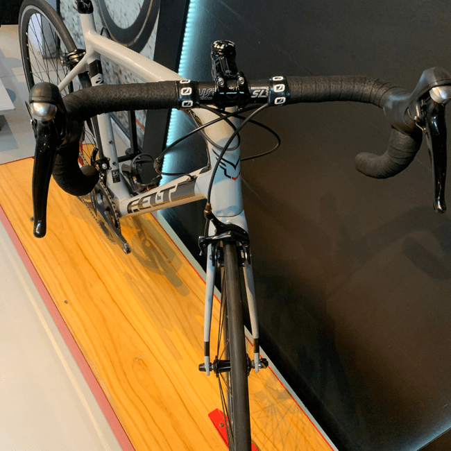 Bicicleta Felt Five 5 Aro 700 Shimano 105 22v Cinza e Preto - Seminova