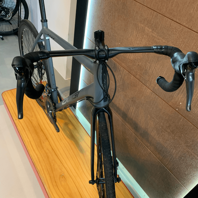 Bicicleta Oggi Velloce Aro 700 Claris 16v Grafite e Preto - Seminova