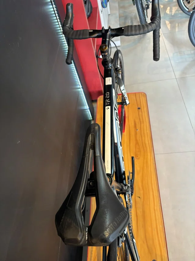 Bicicleta seminova a700 tsw tr-20 shimano claris 16v t-54 preto/branca