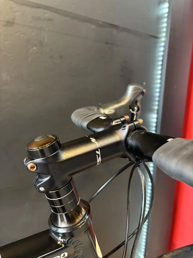 Bicicleta seminova a700 tsw tr-20 shimano claris 16v t-54 preto/branca