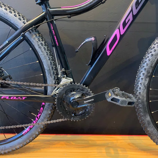 Bicicleta Oggi Float Sport Aro 29 Tourney 21v Grafite e Rosa -  Seminova