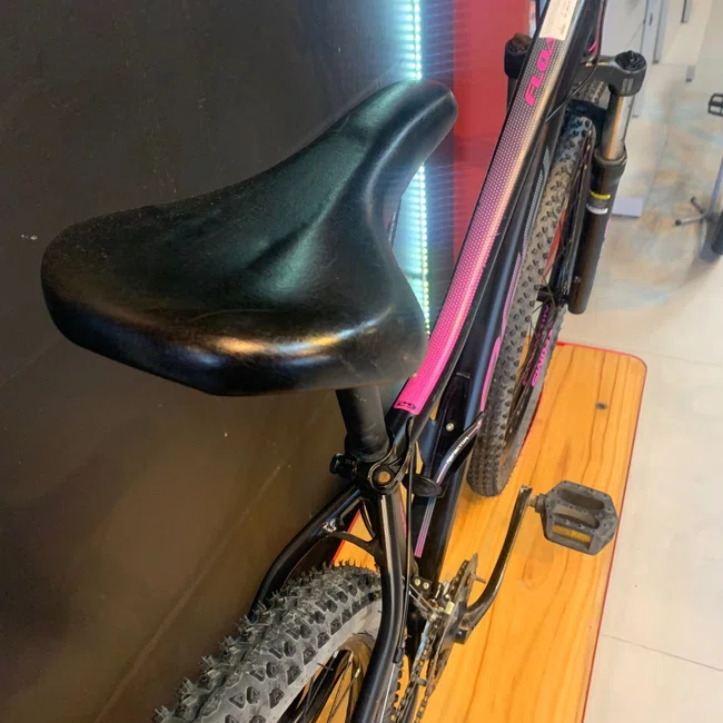 Bicicleta Oggi Float Sport Aro 29 Tourney 21v Grafite e Rosa -  Seminova