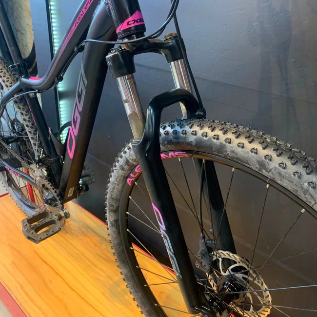Bicicleta Oggi Float Sport Aro 29 Tourney 21v Grafite e Rosa -  Seminova
