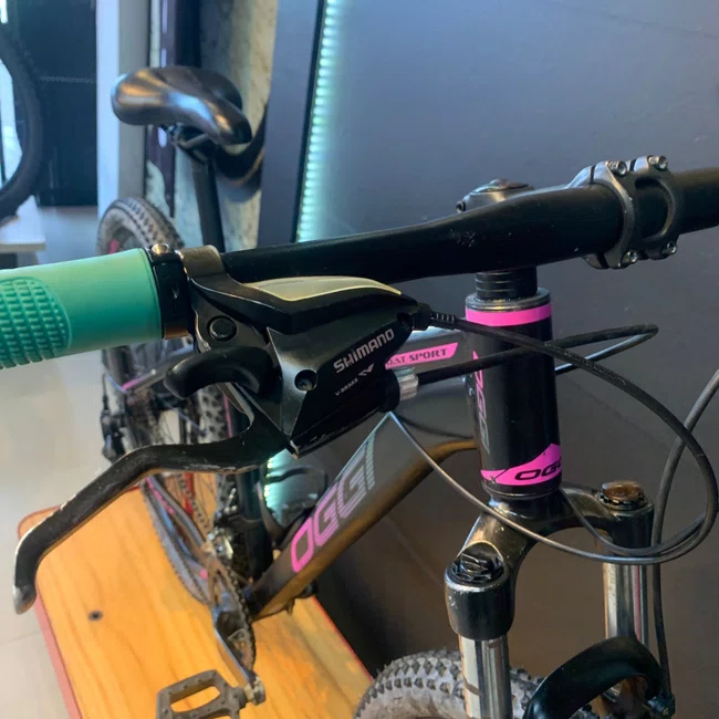 Bicicleta Oggi Float Sport Aro 29 Tourney 21v Grafite e Rosa -  Seminova